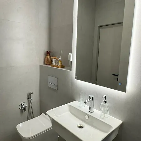 Acropolis Aparthotel 4*